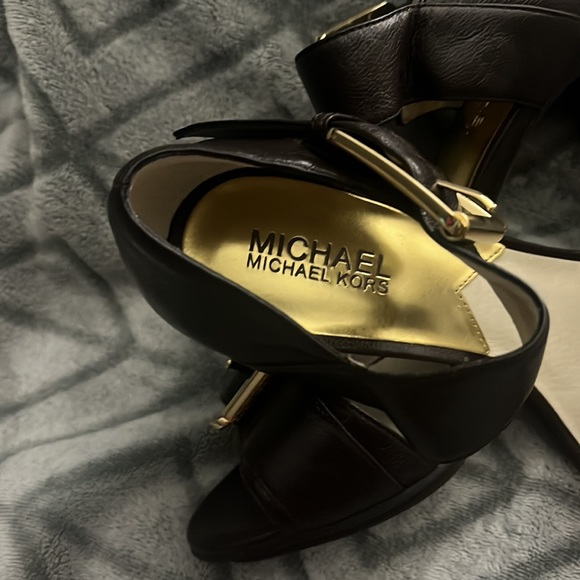 Brown heels - Picture 4 of 9